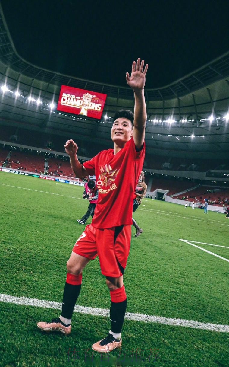 午间新闻速递: 骑士逆转绿军 武磊当选首轮最佳 午间新闻速递: 骑士逆转绿军 武磊当选首轮最佳